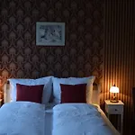 & Cafe Mohrenbrunnen