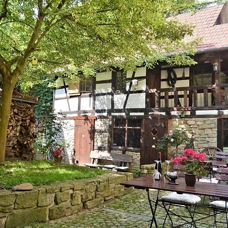 Konukevi & Cafe Mohrenbrunnen 4*