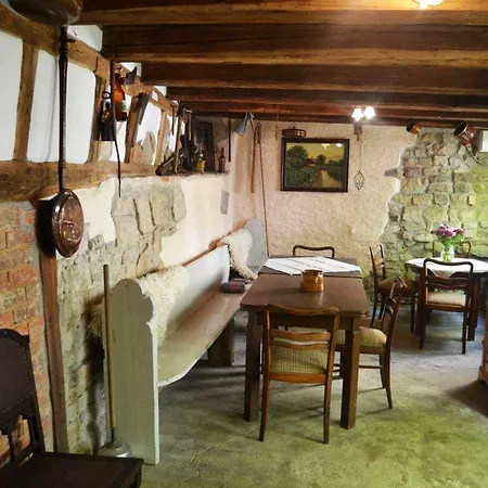 Konukevi & Cafe Mohrenbrunnen